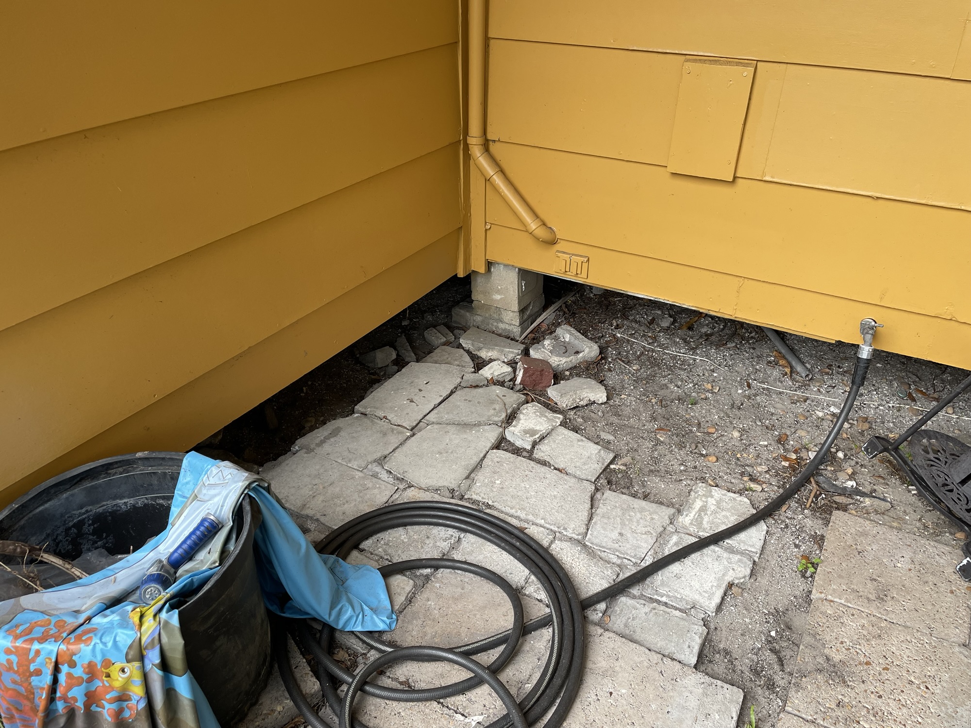 completely open crawlspace for animals to enter in walls of home in pasco county 