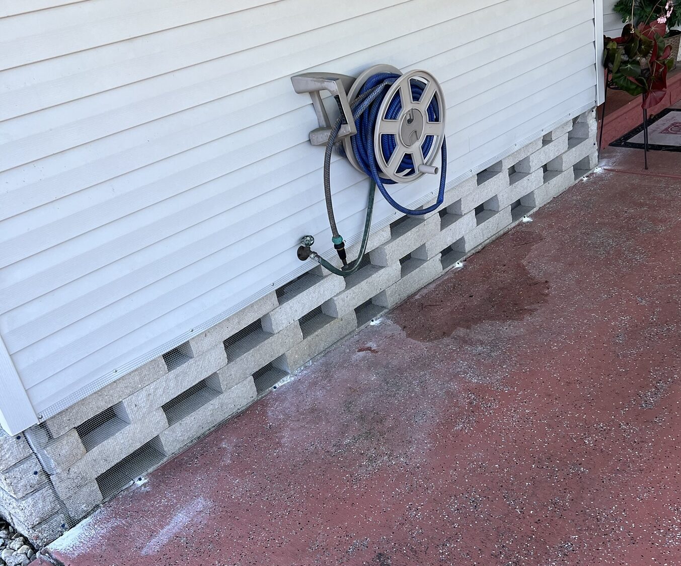 Sealed skirting on a Homosassa mobile home 